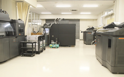 メーカー様に対しては、弊社DMMをクラウドサービスとして自社の生産環境としてご利用いただくことはもちろん、HP Jet Fusion 3Dをすでに導入して利用されている企業様のセカンドファクトリーとして、瞬間的に向上してしまう生産キャパシティの拡大に、弊社の3Dプリント環境をぜひ使用していただきたいと思っています。