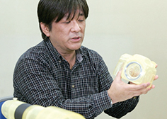 画像：【デザイン・操作性の確認】お客様が触る部分の、数値に表れない品位の作りこみ。