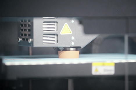 今まで作っている物を3Dプリンターで置き換えるというよりは、今までなかったものを3Dプリンターで創り出して行くという方向に重点をおいています。