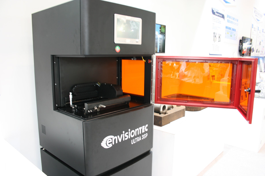 画像6：新たに販売開始予定の海外製3Dプリンターを披露。より広い選択肢を用意し、ものづくり改革を支援