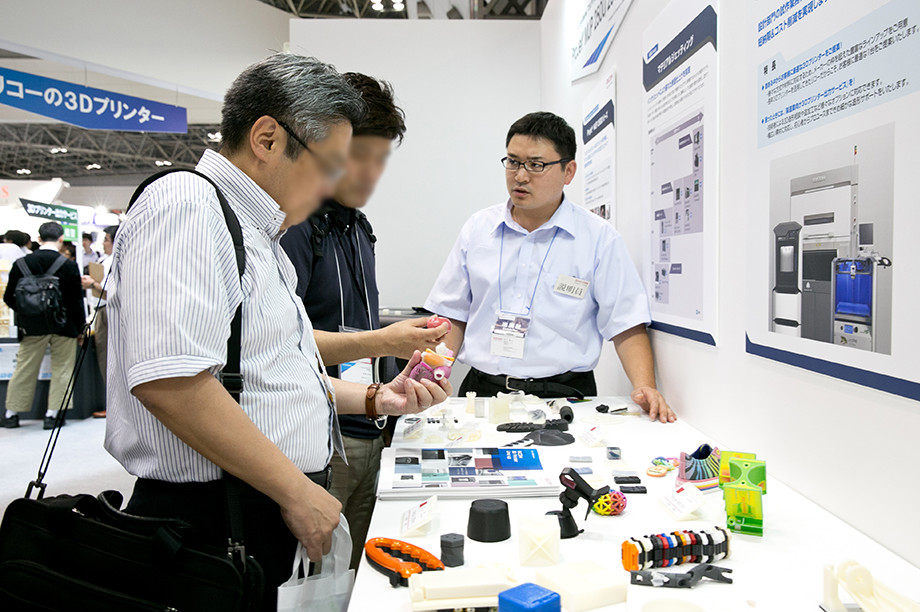 画像1：滑らかな表面仕上げが魅力のマルチジェッティング方式、3D Systems社のProJetR MJP2500