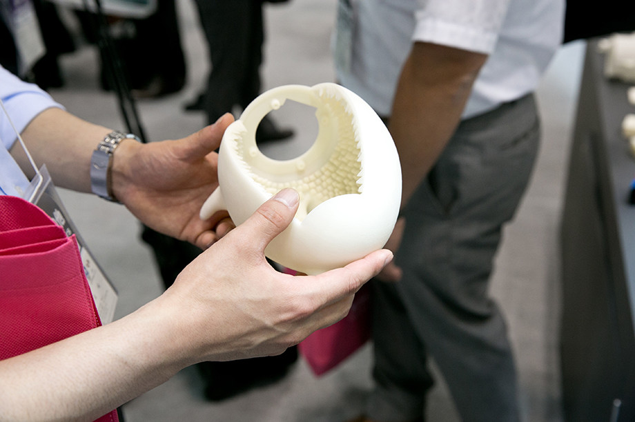 画像2：多様化するご要望にお応えすべく幅広いサンプルをそろえた「3Dプリンター出力サービス」コーナー