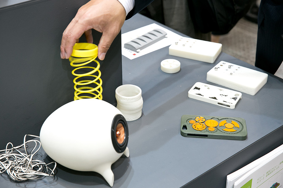 画像3：多様化するご要望にお応えすべく幅広いサンプルをそろえた「3Dプリンター出力サービス」コーナー