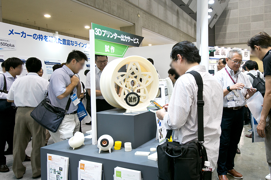 画像5：多様化するご要望にお応えすべく幅広いサンプルをそろえた「3Dプリンター出力サービス」コーナー
