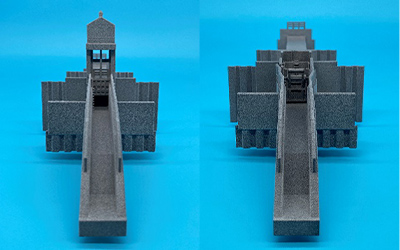 今回3Dプリンターで製作した樋門の改築工事の構造物模型では、現状の構造物と改築後の構造物の違いを説明するために２つの模型を製作しました。弊社は3Dプリンターを保有していなかったので、営業の方から紹介してもらった「リコー3Dプリンター出力サービス」に相談をしました。この模型の製作に際しては、実寸大で設計された3Dデータを縮小して、模型用の3Dデータを作成し、そのデータが3Dプリンターで造形できるデータかどうかをチェックする必要がありました。弊社では3Dデータの設計ノウハウは蓄積できていたものの、3Dプリンターの知見がなく、3Dプリンターで細かな部分を再現できるように3Dデータを作成・修正する為に必要なノウハウがまだ習得できていませんでした。リコー3Dプリンター出力サービスでは、3Dプリンターと3Dデータの扱いに習熟した技術者の方に相談に乗ってもらうことができ、実際に①3Dデータのエラーチェック、②3Dデータの縮小化、③3Dデータを縮小することで3Dプリンターで再現不可能な薄さ・細さとなってしまう部分のチェックと修正について、対応してもらえました。これらの作業は、3Dプリンターの性能やデータ修正に習熟していないと、何回も修正作業を繰り返し工数と労力が必要になってしまうのではないかと懸念していたので大変助かりました。また、今回の構造物では、梯子や金具、柵、手すりなど、細かな部分が再現できるのか不安だったのですが、3Dプリンターで再現できるようにデータの修正を対応してもらったことで、イメージ通り再現できていたので、出来栄えには大変満足しています。