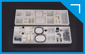 画像4：配膳・組立作業用の治具