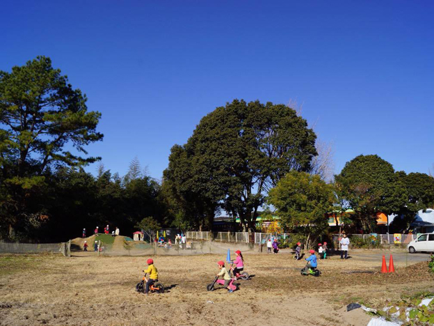 画像：つるみね保育園様の園庭