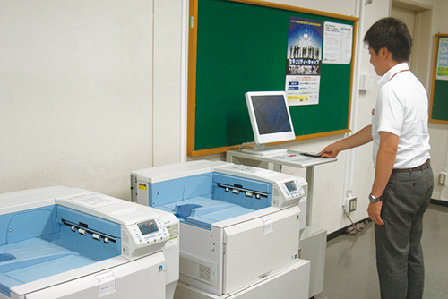 画像：整然としたプリンター周辺環境