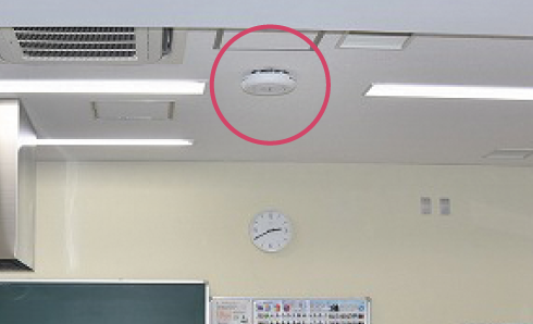 画像：理科実験室では実験動画を流すなどの用途に利用