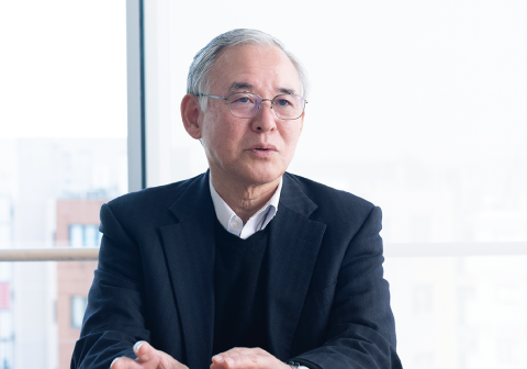 画像：図書情報グループ 事務部長　鈴木 武 様