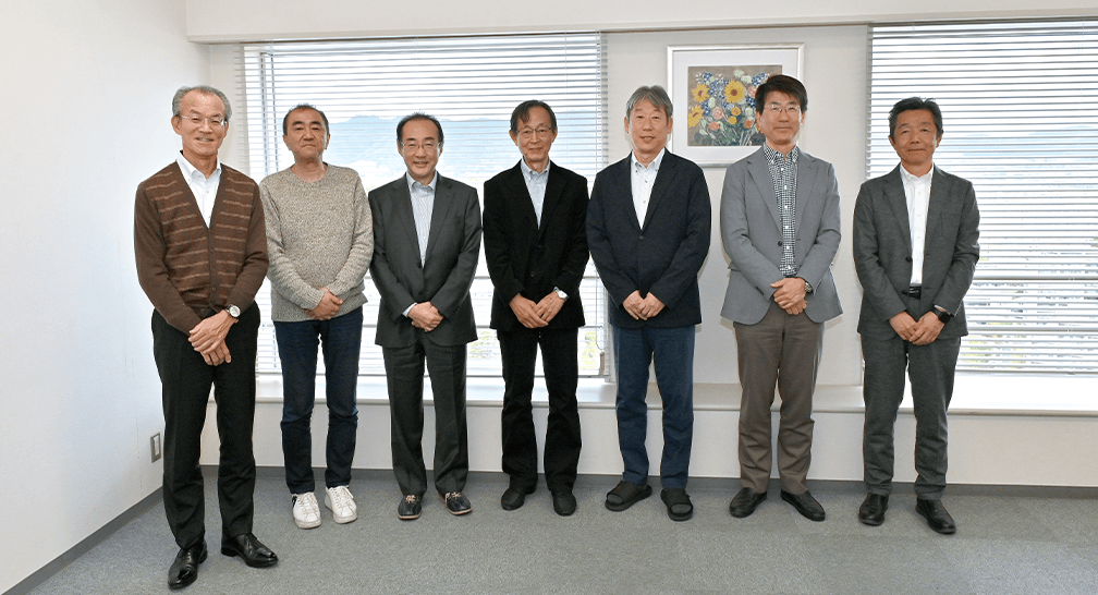 公益財団法人 千里ライフサイエンス振興財団 　事業推進グループ 審議役 (写真左から）加藤 浩様　髙木 茂様　森田 敦様　岡 正秀様　金本 尚秀様　松本 明久様　日下部 治夫様