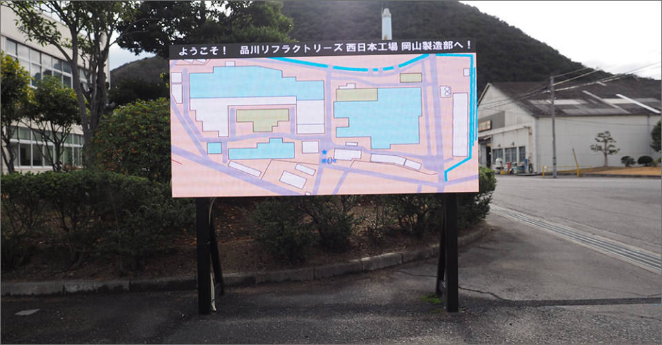 敷地内のマップが表示されたディスプレイ