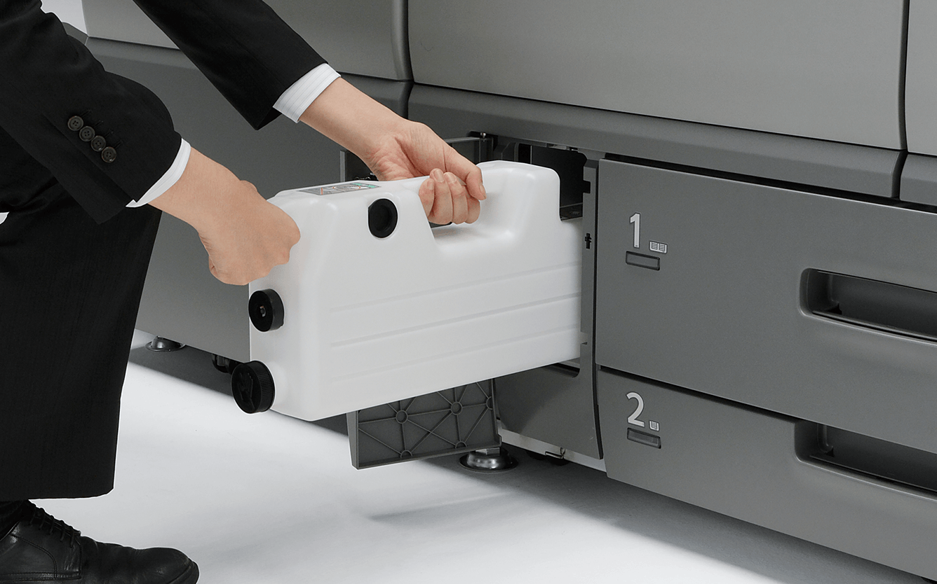 画像：稼動中に廃トナーボトル交換が可能