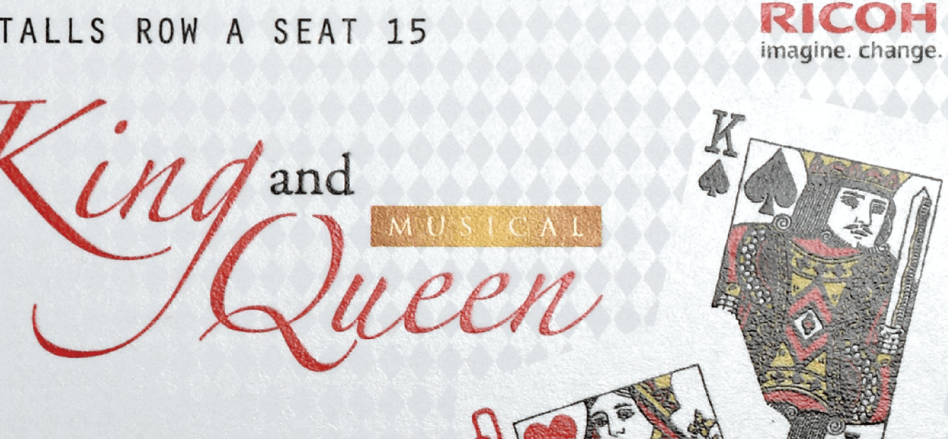 画像2：見る角度、光の反射でさまざまな表情を演出可能にするクリアトナー