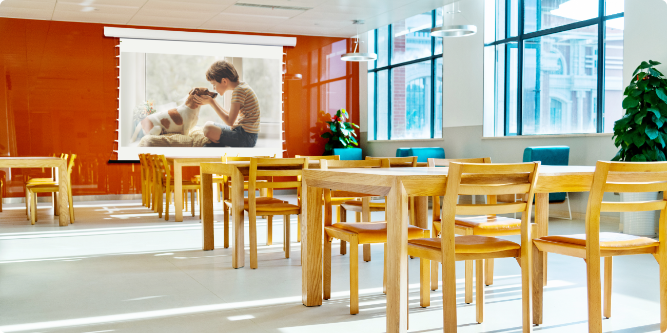 社員食堂での利用風景